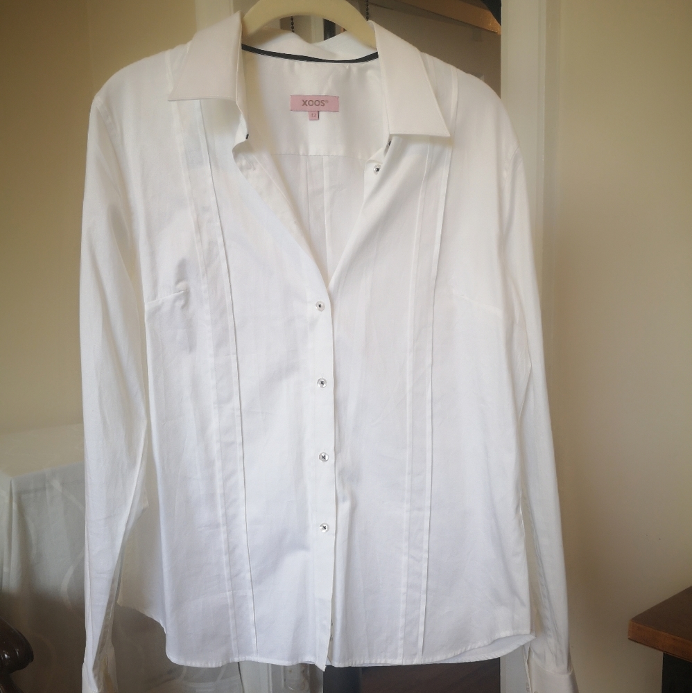 3/$20 XOOS long sleeve white blouse
